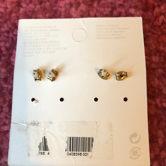 H&M Stud Earrings - Picture 3 of 3